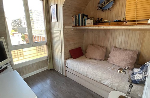 Pere Lachaise Apartment | Panorama Paris - Penthouse apartment with elevator.