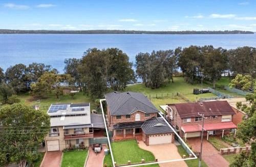 Charmhaven House | Panorama Shores