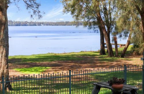 Charmhaven House | Panorama Shores