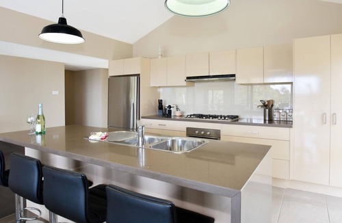 Basin View House | Panorama @ The Lake – Pet Friendly