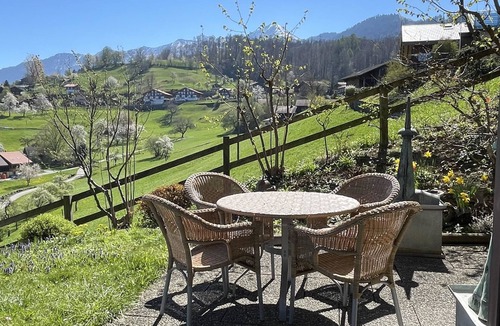 Krattigen Apartment | Panoramaferienwohnung Waldkircher by Interhome