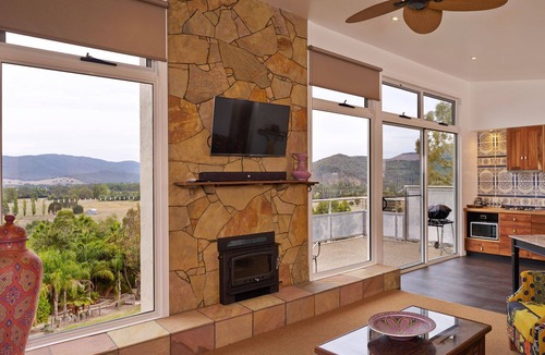 Myrtleford Villa | Panoramia Villas- quiet, romantic & luxurious