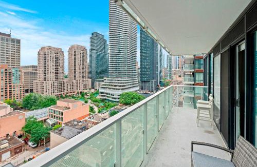 Church and Wellesley Apartment | Panoramic 2 Bedroom plus Den Condo Yonge Street Downtown Toronto