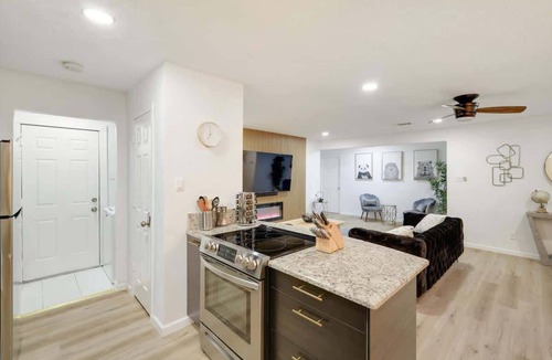 White Rock Hills House | Panoramic 4BR/3B Home with Pool, Grill, Sauna & Game Room