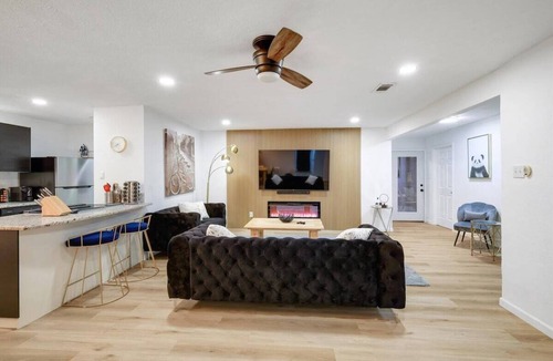 White Rock Hills Cottage | Panoramic 4BR 3B Home With Pool, Grill, Sauna & Game Room