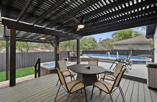 White Rock Hills House | Panoramic 4BR 3B Home with Pool Grill Sauna & Game Room
