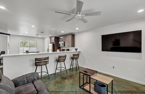 Menlo Park House | Panoramic Balcony Views | Pet-Friendly Casita