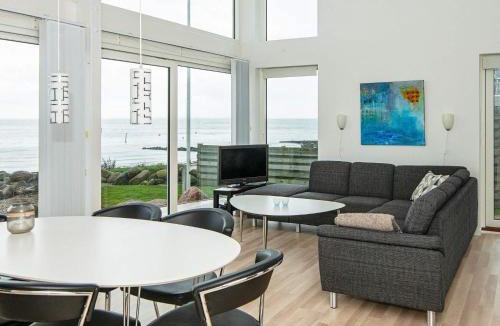 Fynshav House | Panoramic Beach Retreat-By Traum