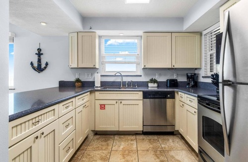 Satellite Beach Condo | Panoramic Beachfront Views – Ground-Floor Corner Condo, Pool Access & Steps to Beach 🏝️
