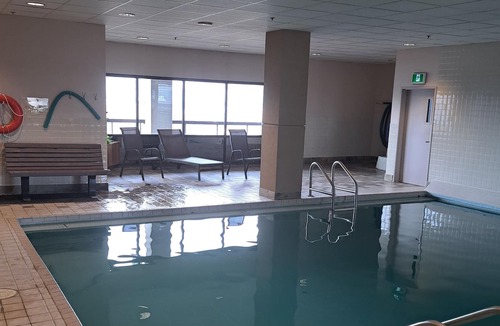Plateau Mont Royal Apartment | PANORAMIC STUDIO SWIMMING POOL SAUNA