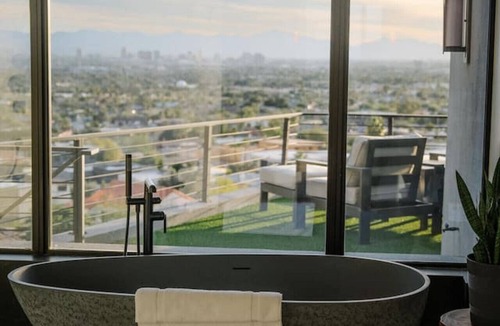 Camelback East House | Panoramic City Views Modern Infinity Pool