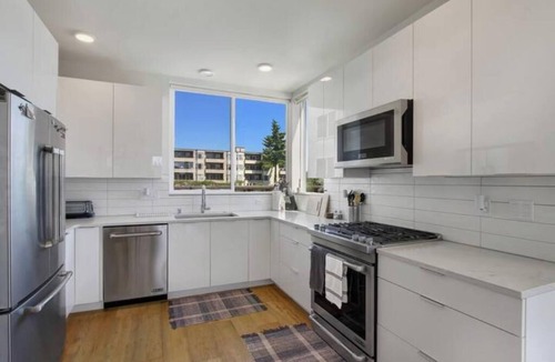 East Queen Anne House | Panoramic City Views Steps to Space Needle & SLU