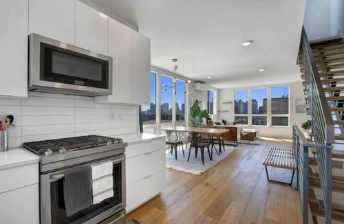 East Queen Anne House | Panoramic City Views Steps to Space Needle & SLU