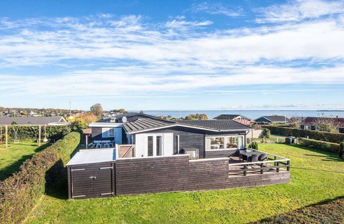 Hejlsminde House | Panoramic Cottage Retreat-By Traum