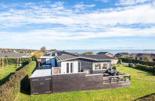 Hejlsminde House | Panoramic Cottage Retreat-By Traum