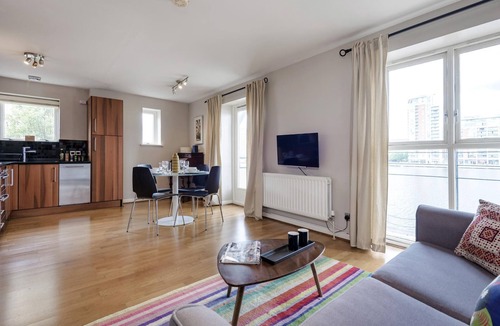 Docklands Apartment | Panoramic Docklands Home