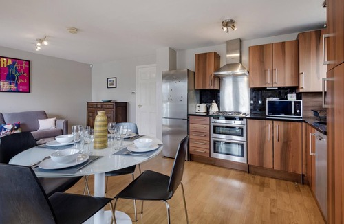 Docklands Apartment | Panoramic Docklands Home