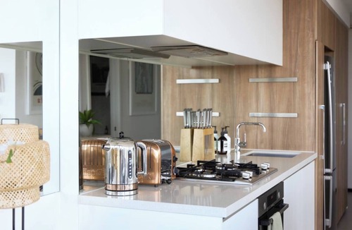 South Yarra Apartment | Panoramic Elegance Stylish off Chapel St with Pool