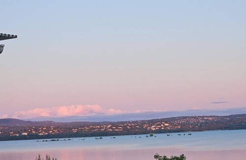 Granite Bay House | Panoramic folsom lake views. 2-bedroom house with AC in charming Granite Bay