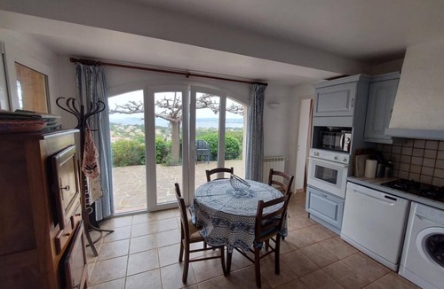 Six-Fours-les-Plages House | Panoramic sea view gîte