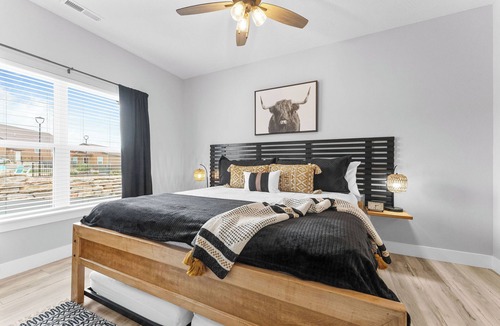 Kimberling City Cabin | Panoramic Lake&Mtn View, Private HotTub & Firepit!
