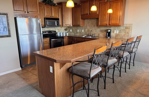 Hollister Condo | Panoramic Lake View! - The View at Emerald Pointe