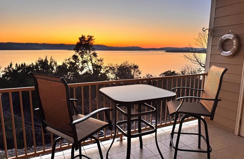 Hollister Condo | Panoramic Lake View! - The View at Emerald Pointe