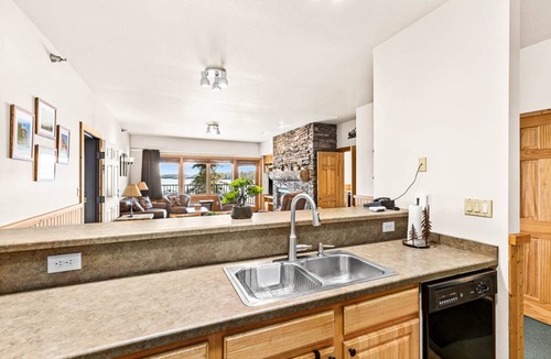 Two Harbors Apartment | Panoramic Lake Views | 2BR w/King Suite | Pools