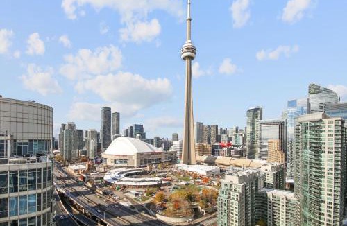 Central Waterfront Apartment | Panoramic Lakeview Resort Living 3BDR