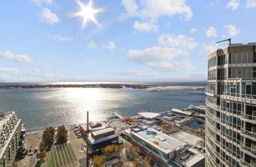 Central Waterfront Apartment | Panoramic Lakeview Resort Living 3BDR