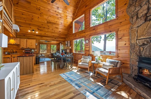 Sevierville Cabin | Panoramic Mountain Views & Private Hot Tub! 35 min to Pigeon Forge!