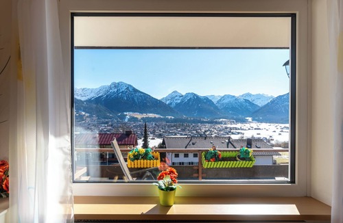 Oberstdorf Apartment | Panoramic Mountain Views, Spacious Sauna, Dogs Welcome, Alpenjuwel 2 Oberstdorf