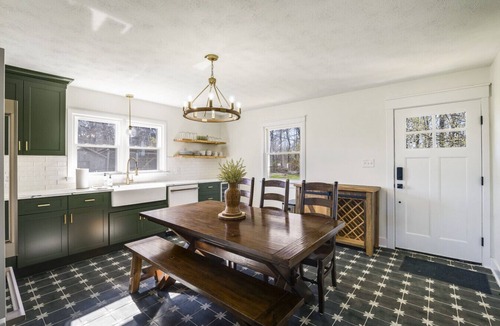 Raphine House | Panoramic Mountain Views + Private Hot Tub — Your Ultimate Shenandoah Valley Escape