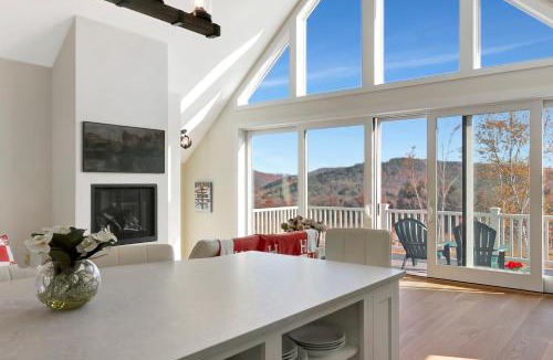 Townshend House | Panoramic Mountain Views with Hot Tub