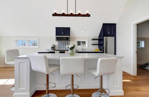 Townshend House | Panoramic Mountain Views with Hot Tub