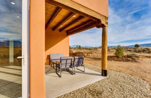 Taos House | Panoramic Mtn Views! Serene Gem in Ranchos De Taos