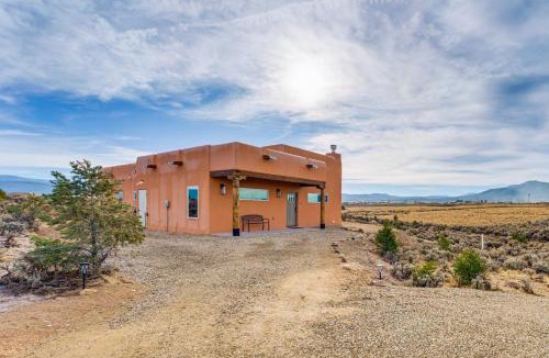 Taos House | Panoramic Mtn Views! Serene Gem in Ranchos De Taos