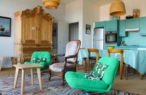 Asnelles Apartment | Panoramic Mulberry Beach plendid sea front apartment