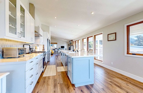 Elk House | Panoramic Ocean View Home in Elk with Beach Access