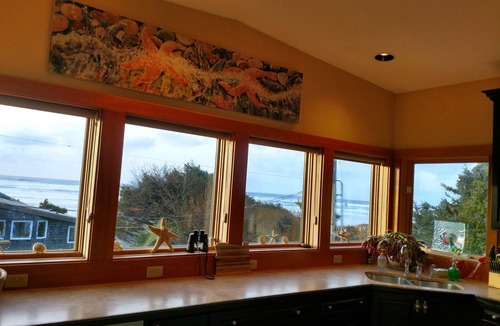 Arch Cape House | Panoramic Ocean View, less than 2 minute walk to beach - with hot tub