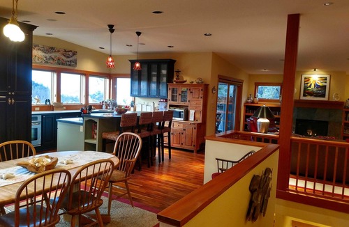 Arch Cape House | Panoramic Ocean View, less than 2 minute walk to beach - with hot tub