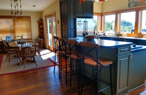 Arch Cape House | Panoramic Ocean View, less than 2 minute walk to beach - with hot tub