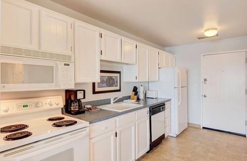 Otter Rock Apartment | Panoramic Ocean View Studio with Full Kitchen