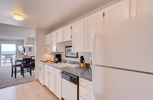 Otter Rock Apartment | Panoramic Ocean View Studio with Full Kitchen