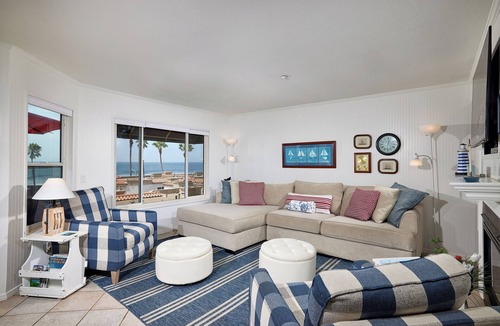 Townsite Condo | Panoramic Ocean View White Sandy Beaches Community Jacuzzi