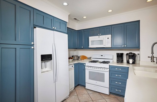 Townsite Condo | Panoramic Ocean View White Sandy Beaches Community Jacuzzi