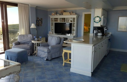 Bethany Beach Condo | Panoramic Oceanfront. Beautiful Five Star. The get-away for any season.