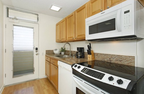 Diamond Head - Kapahulu - St. Louis Condo | Panoramic Oceanfront & Diamond Head views, just steps to beach. FREE Parking!