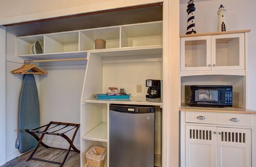 Otter Rock Apartment | Panoramic Oceanview Room w/King Bed + Balcony