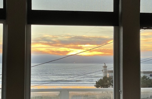 Roads End House | Panoramic Pacific Ocean views for both summer sunsets & winter storm watching!